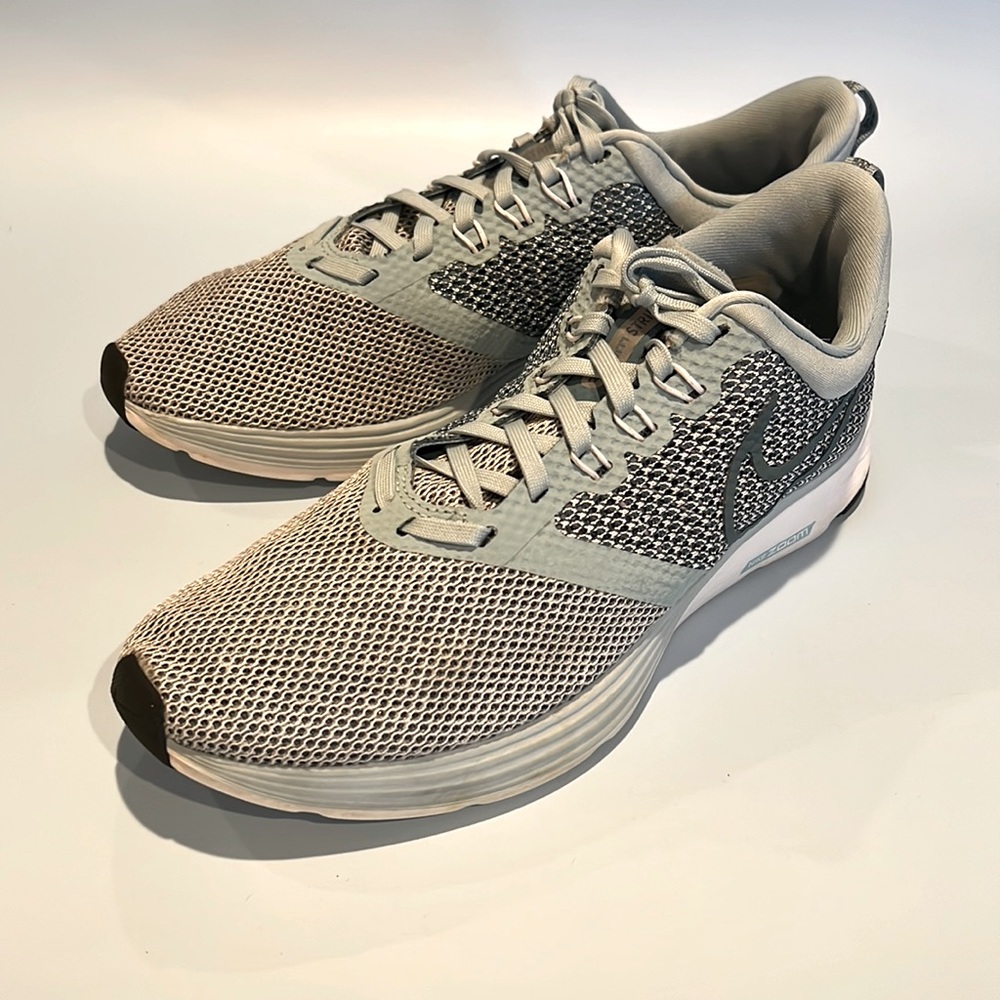 Nike Zoom Strike Women's Lightweight Running Shoes size 8